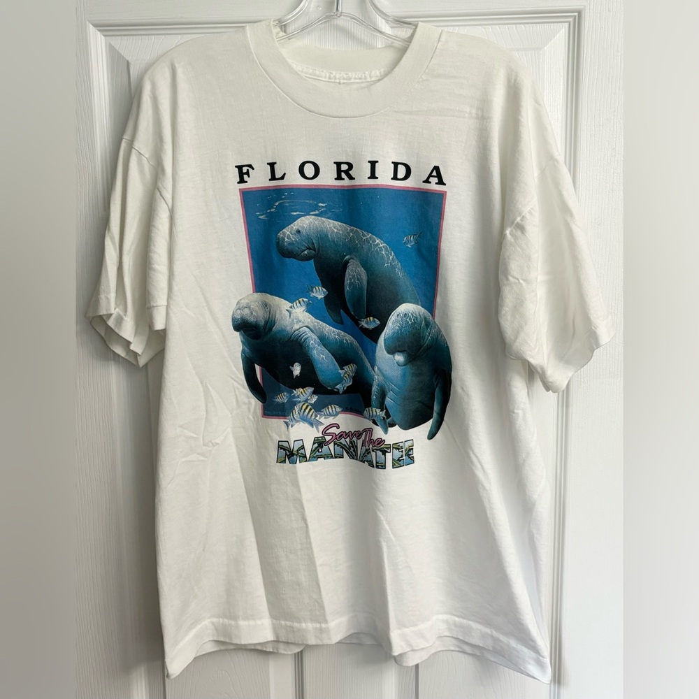 Vintage EUC Florida Save The Manatees Single Stitch T Shirt. P2P=22” Size XL